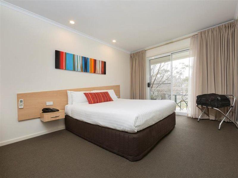 Ramada Encore By Wyndham Belconnen Canberra Exterior foto