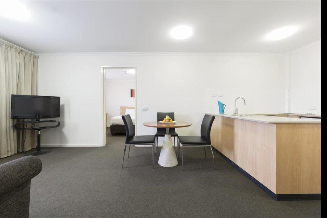 Ramada Encore By Wyndham Belconnen Canberra Exterior foto
