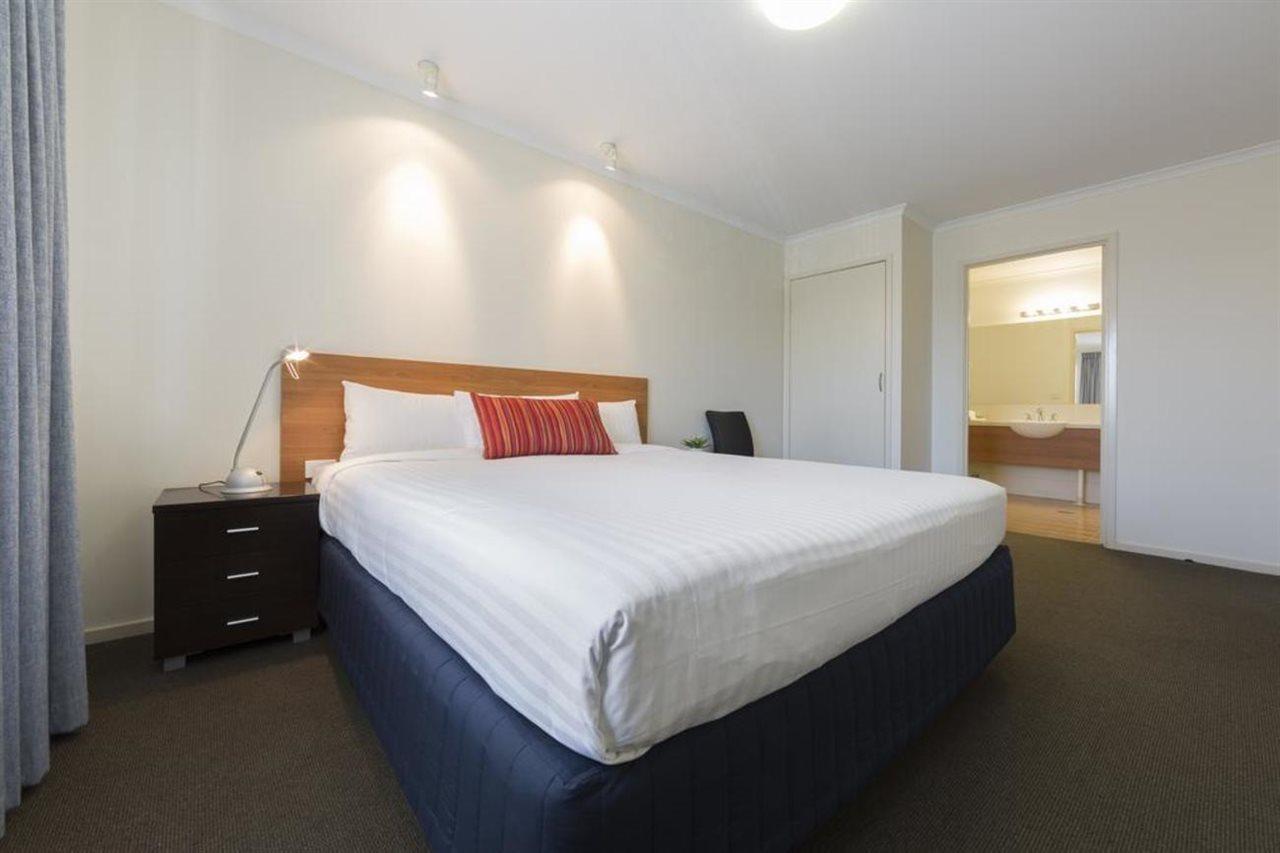 Ramada Encore By Wyndham Belconnen Canberra Exterior foto