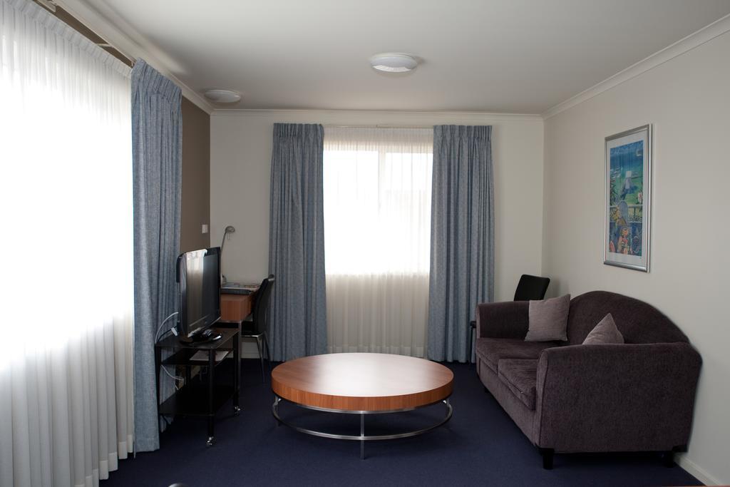 Ramada Encore By Wyndham Belconnen Canberra Exterior foto