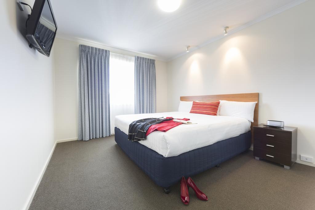 Ramada Encore By Wyndham Belconnen Canberra Exterior foto