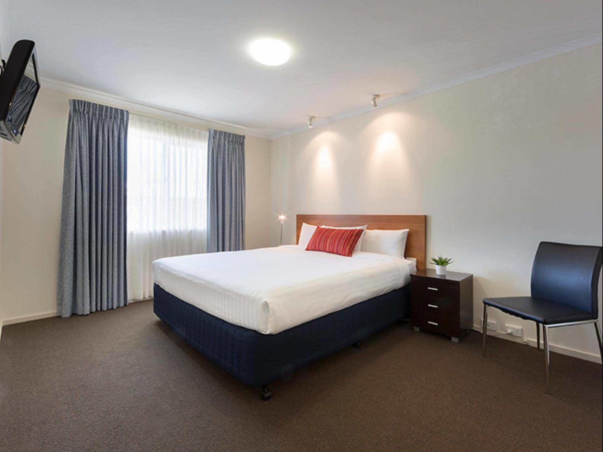 Ramada Encore By Wyndham Belconnen Canberra Exterior foto
