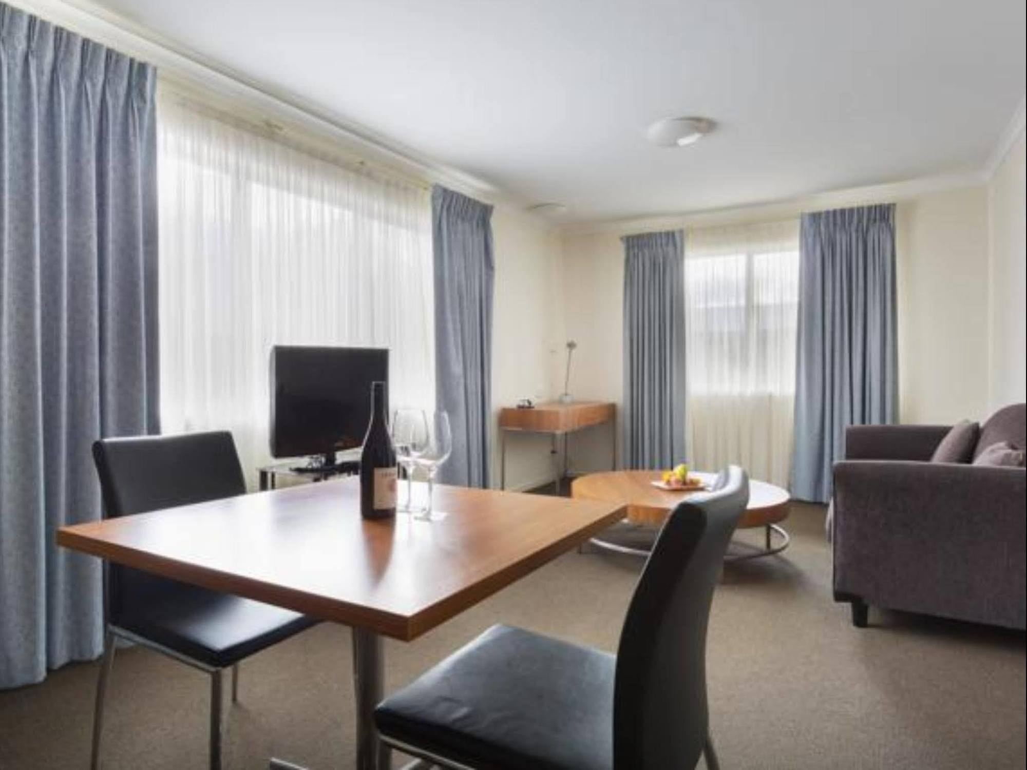 Ramada Encore By Wyndham Belconnen Canberra Exterior foto