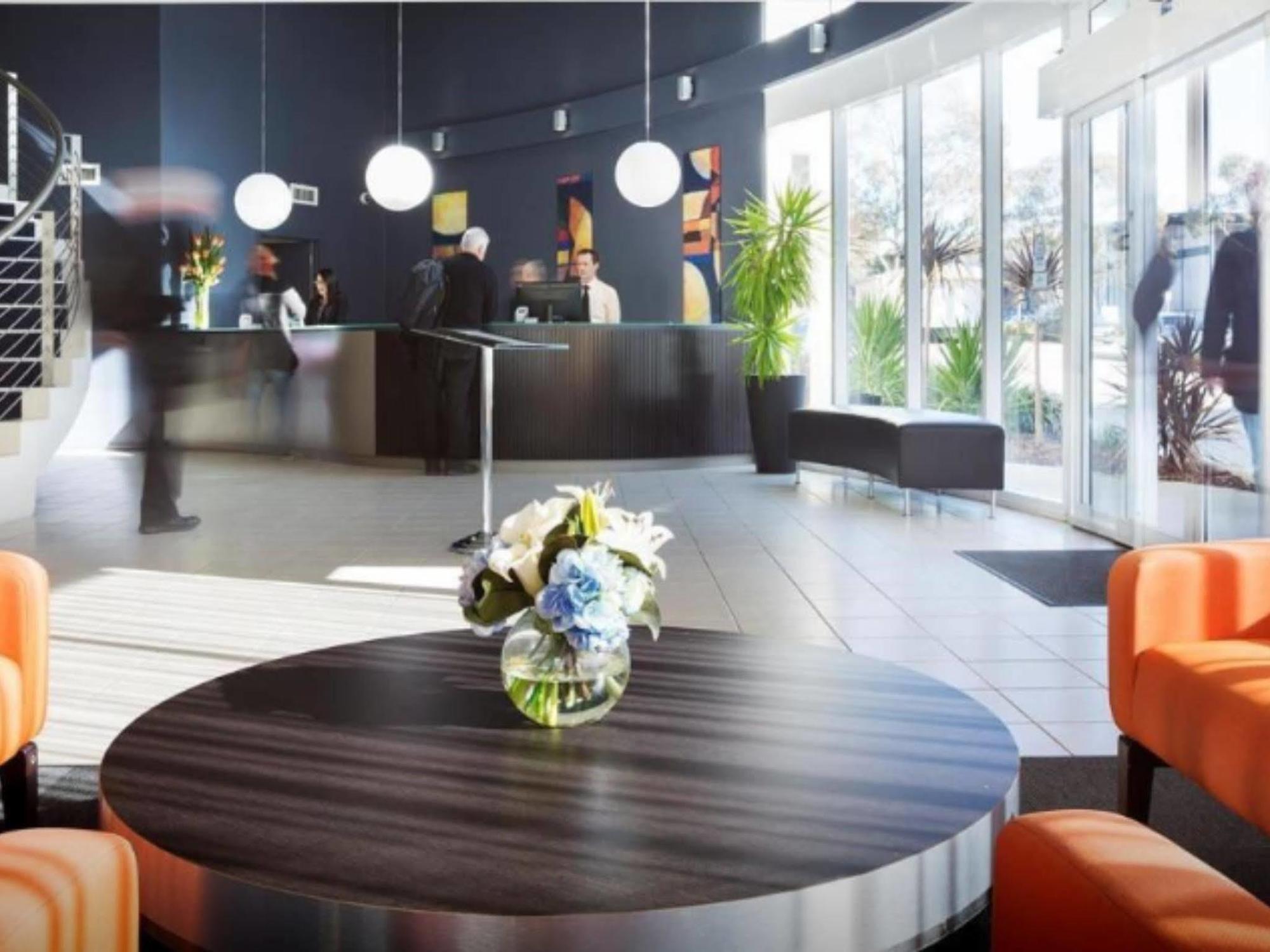 Ramada Encore By Wyndham Belconnen Canberra Exterior foto