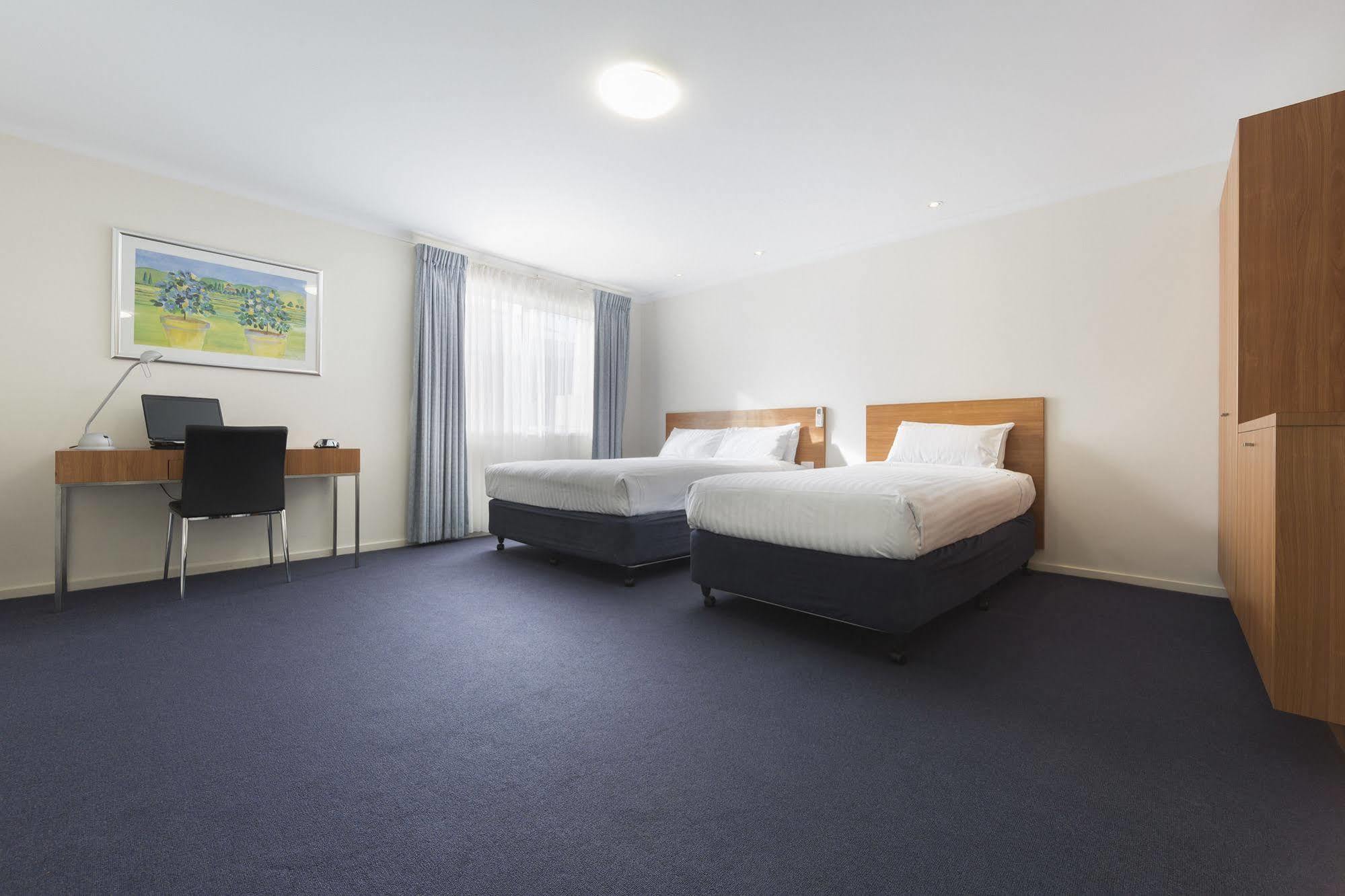 Ramada Encore By Wyndham Belconnen Canberra Exterior foto