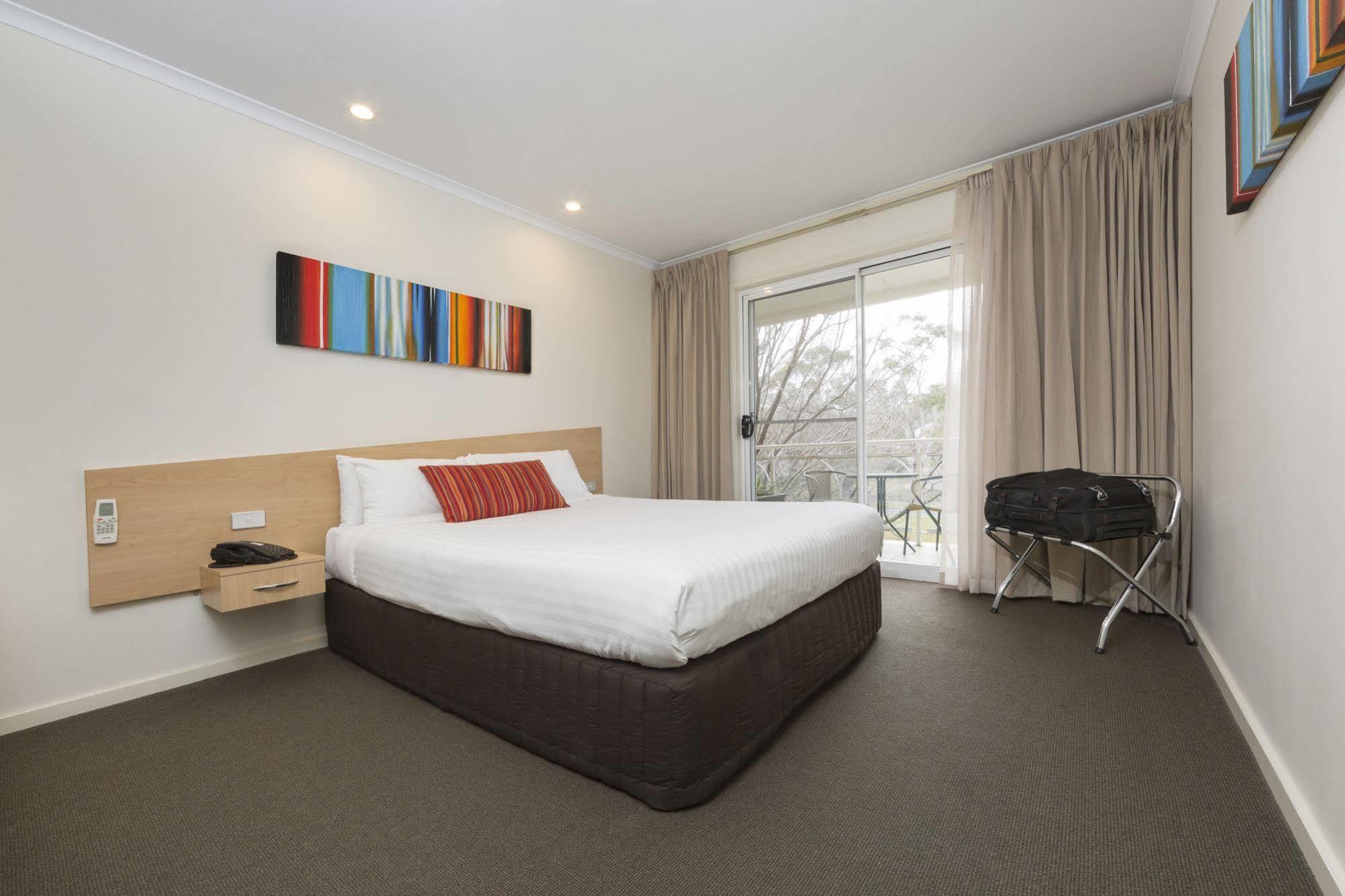 Ramada Encore By Wyndham Belconnen Canberra Exterior foto