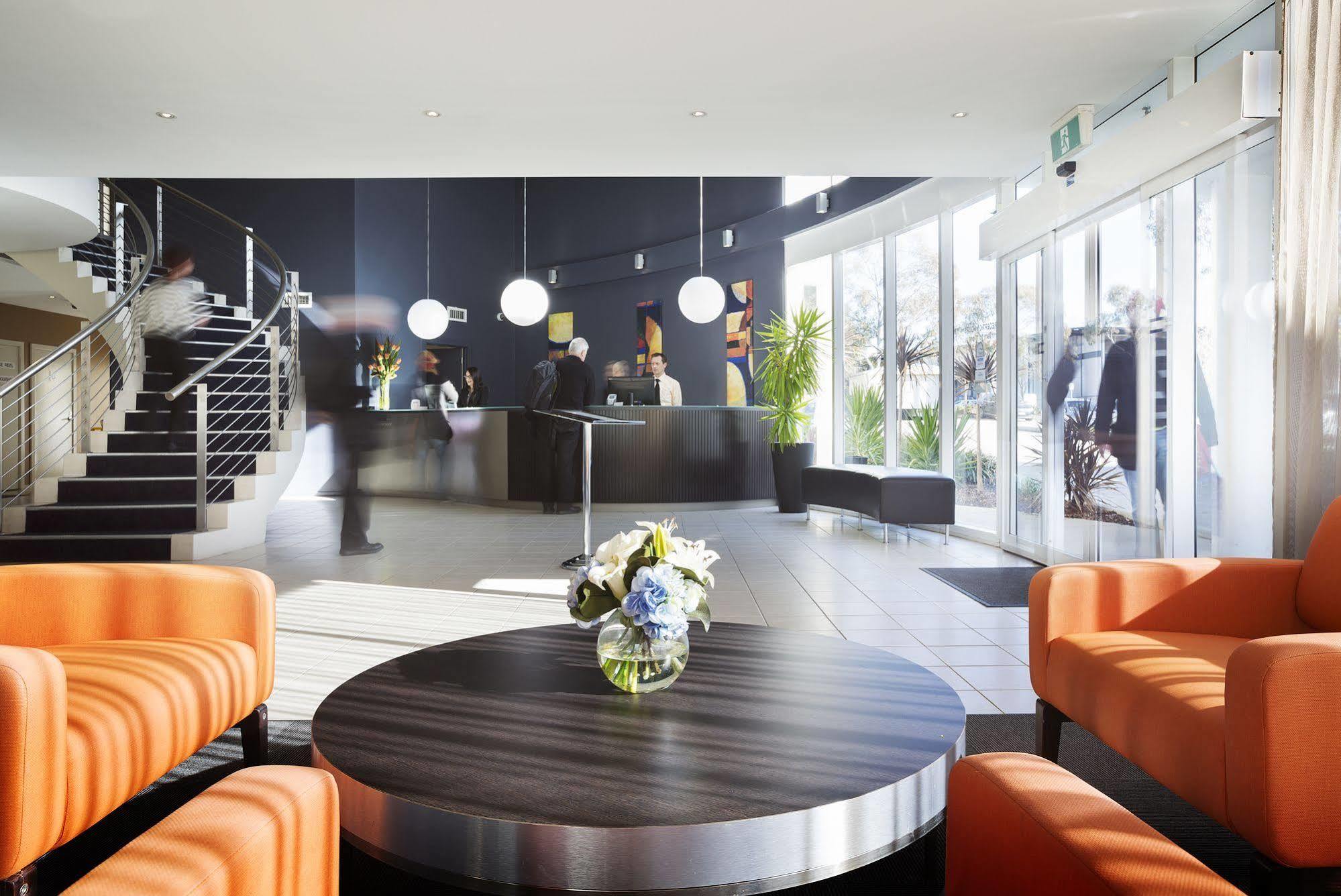 Ramada Encore By Wyndham Belconnen Canberra Exterior foto