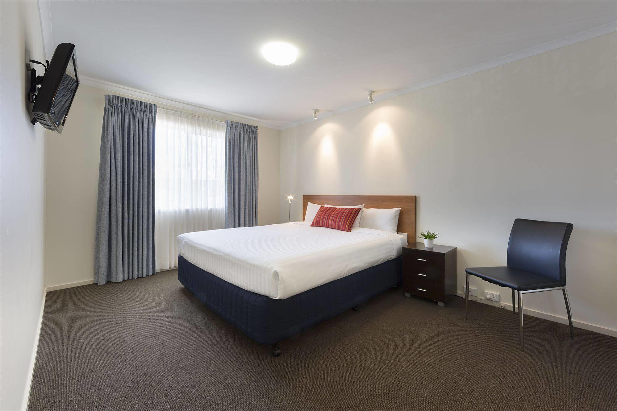 Ramada Encore By Wyndham Belconnen Canberra Exterior foto