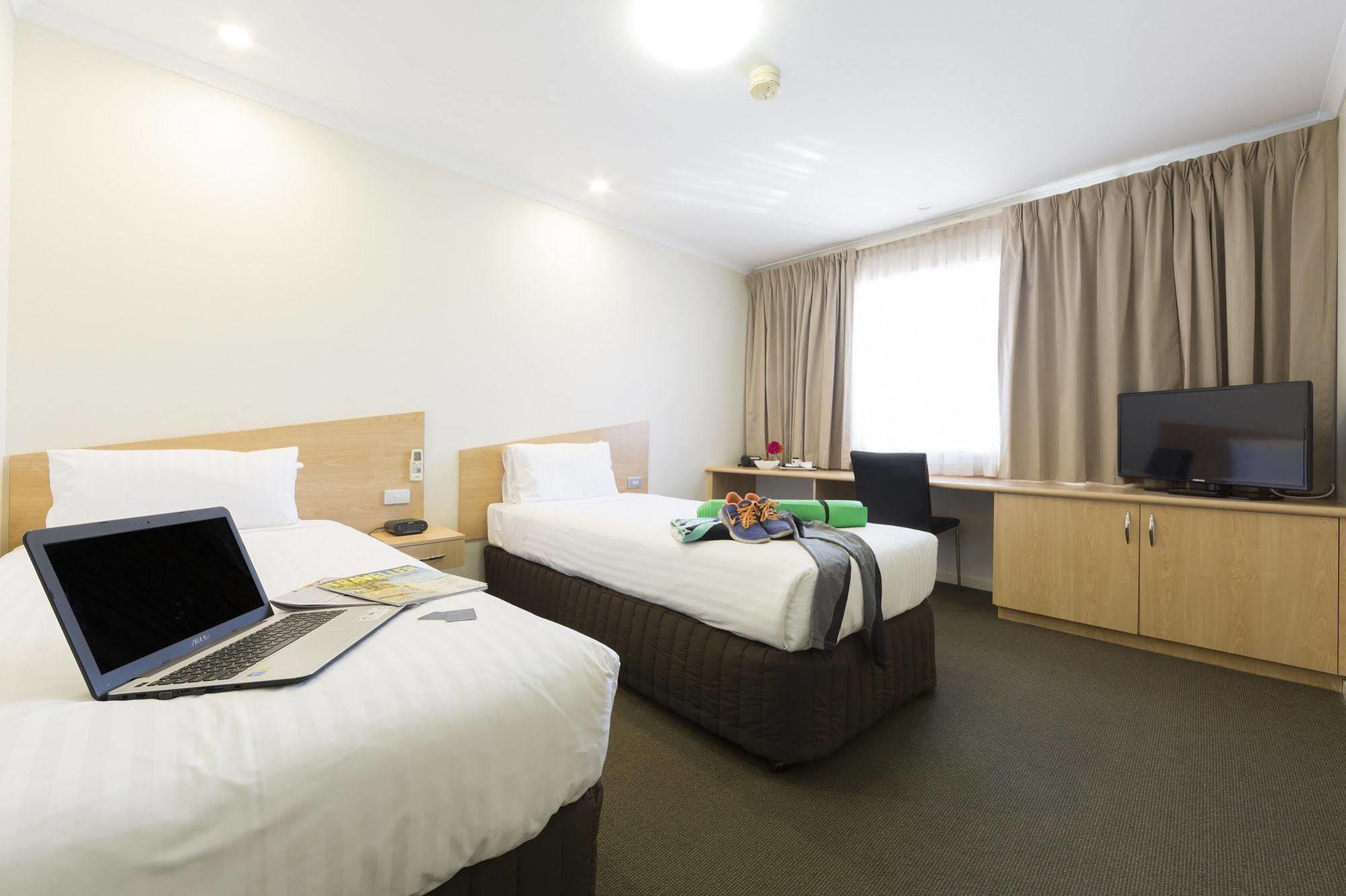 Ramada Encore By Wyndham Belconnen Canberra Exterior foto