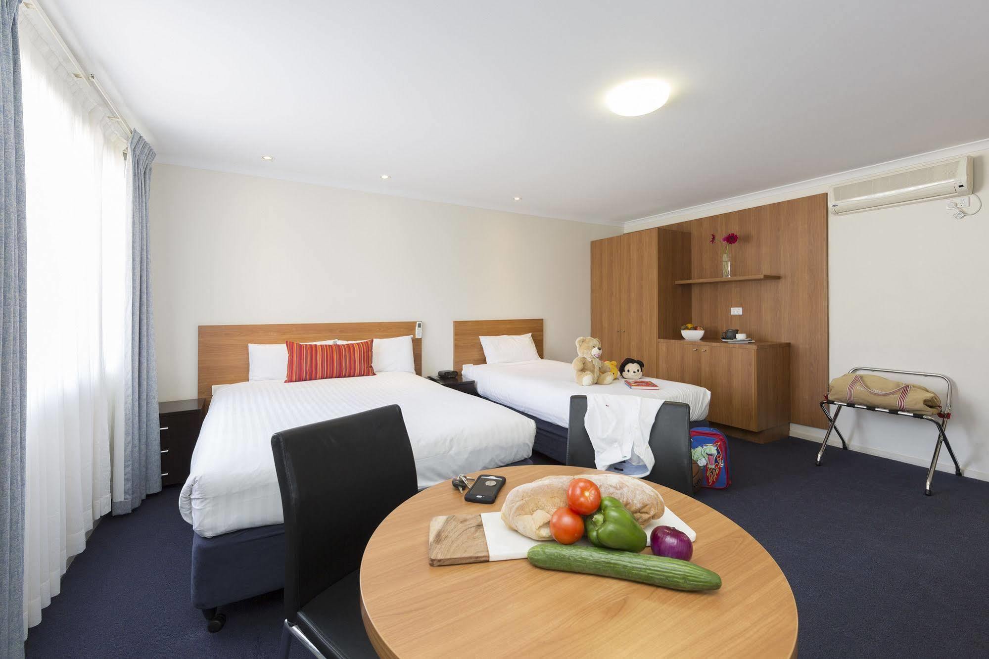 Ramada Encore By Wyndham Belconnen Canberra Exterior foto