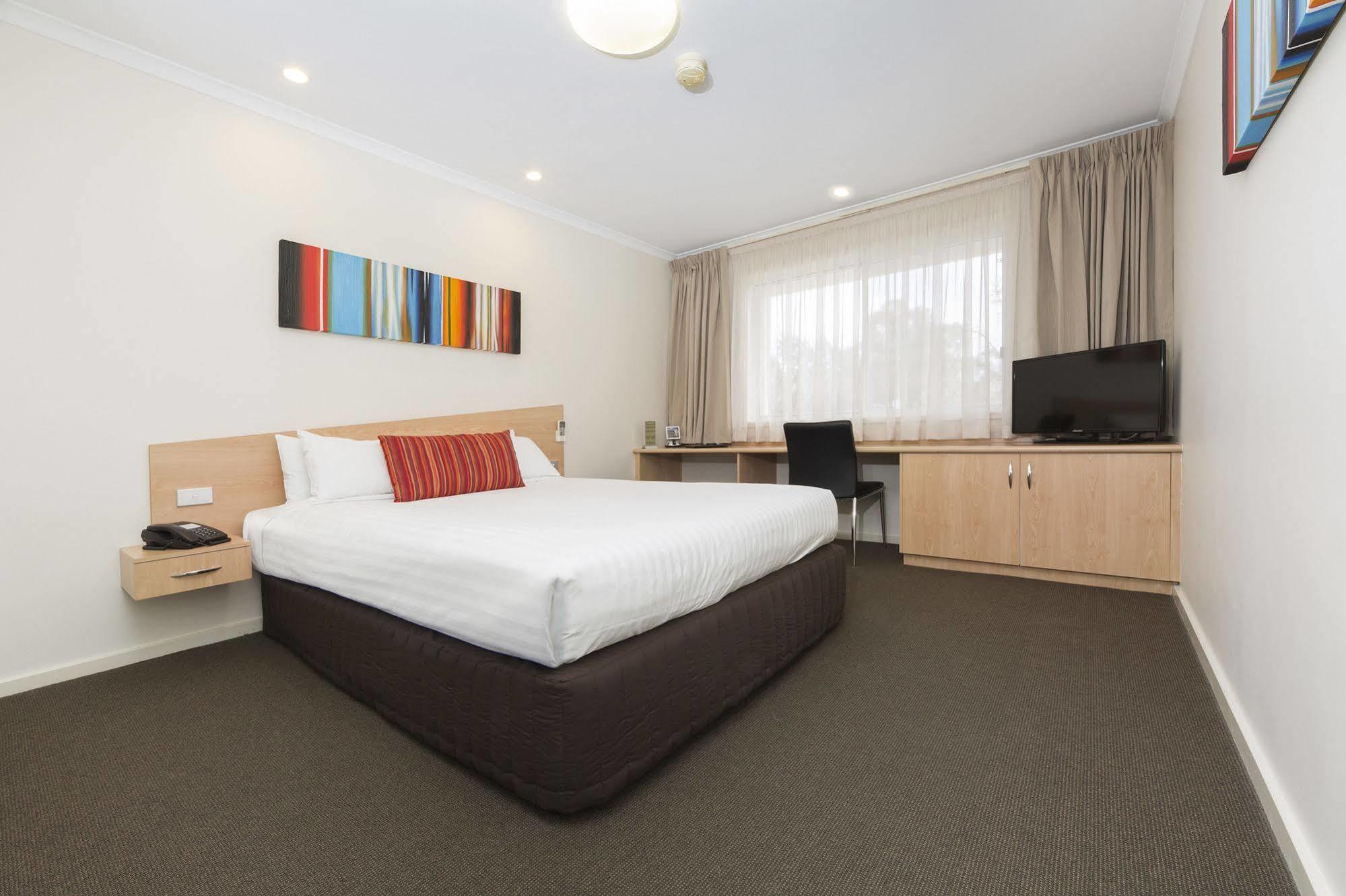 Ramada Encore By Wyndham Belconnen Canberra Exterior foto