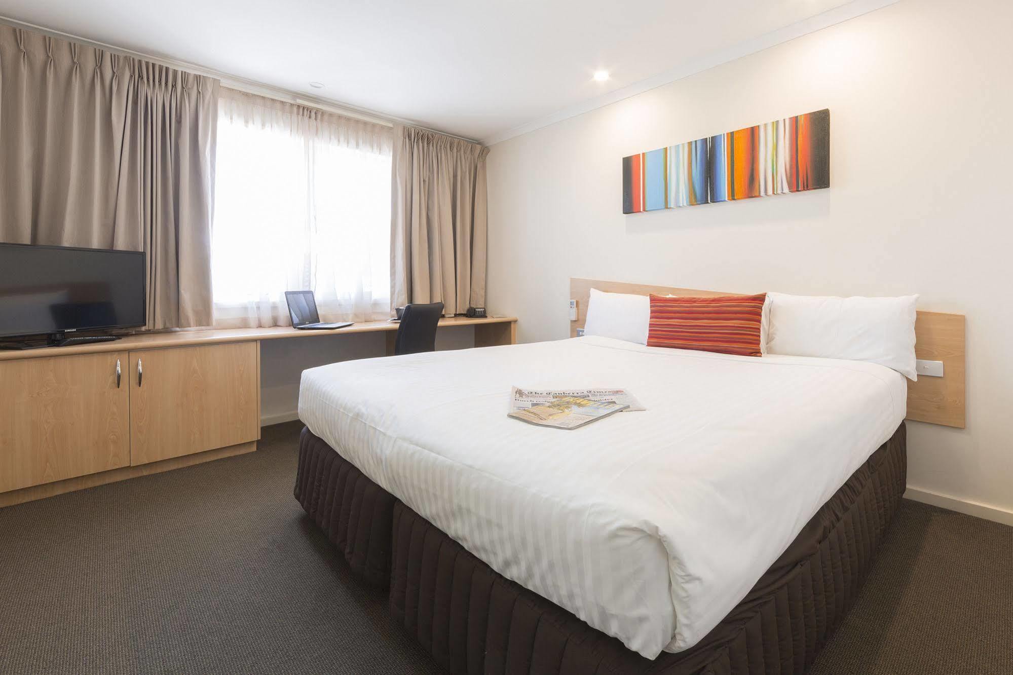 Ramada Encore By Wyndham Belconnen Canberra Exterior foto