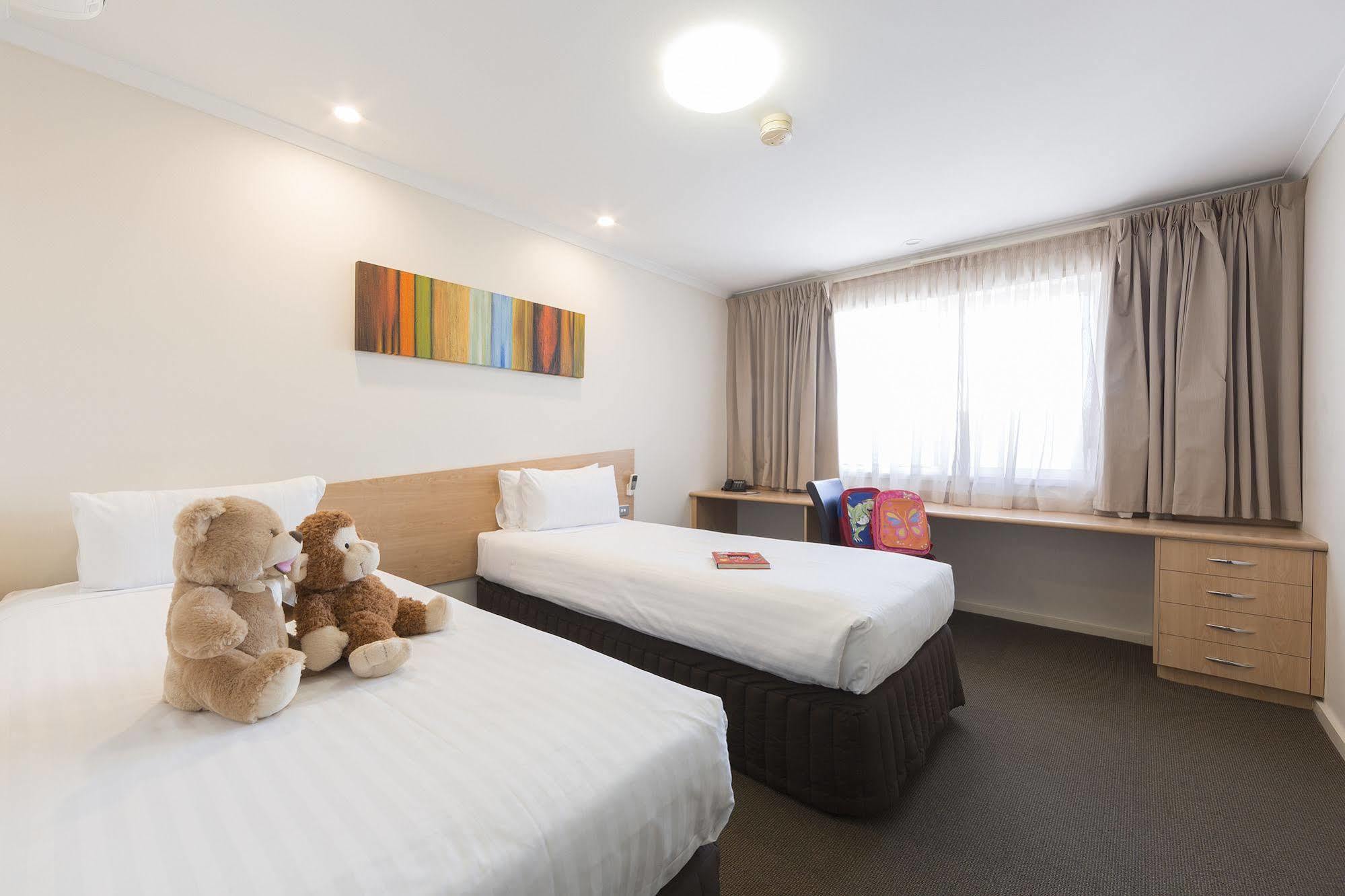 Ramada Encore By Wyndham Belconnen Canberra Exterior foto