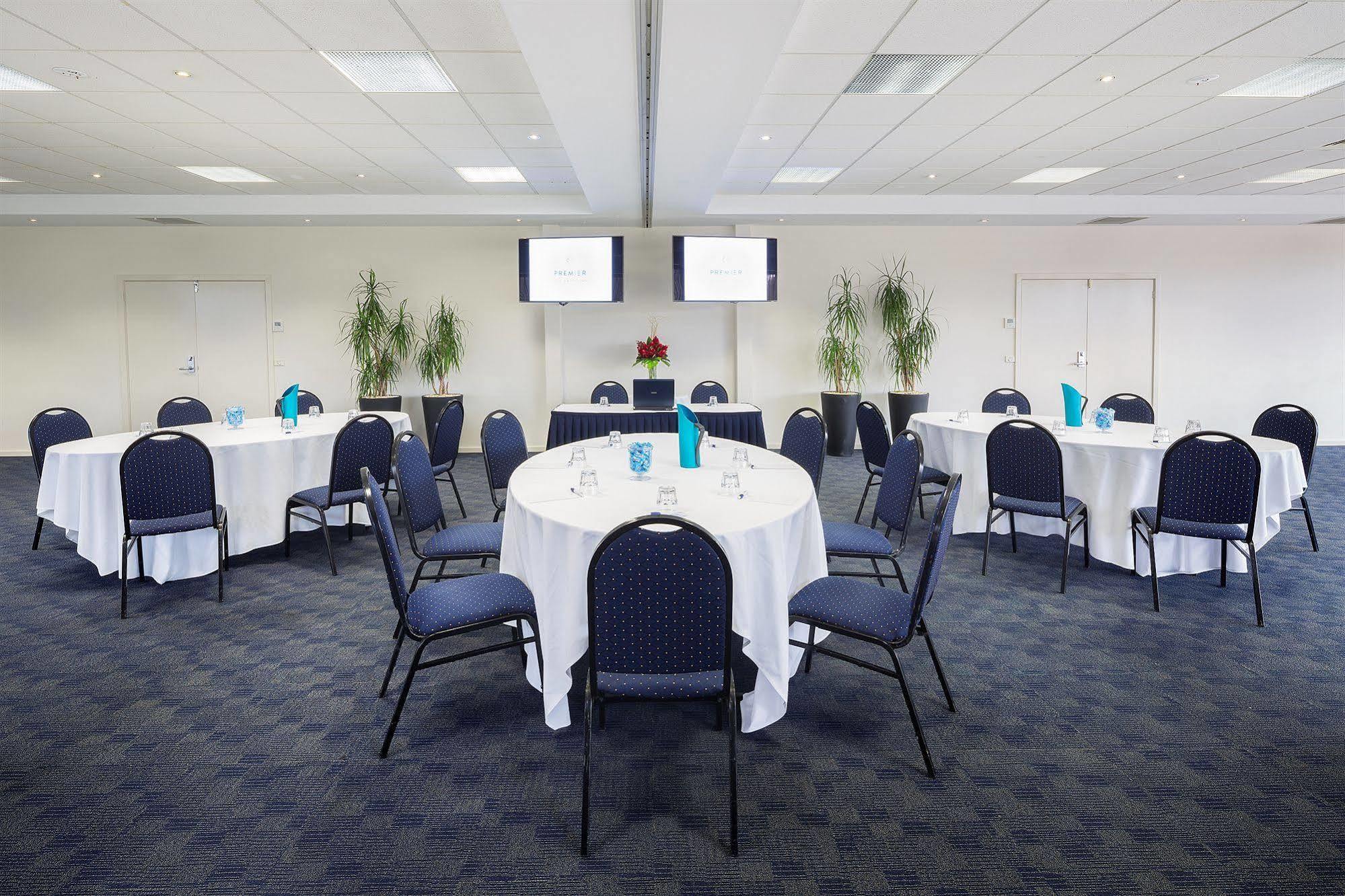 Ramada Encore By Wyndham Belconnen Canberra Exterior foto