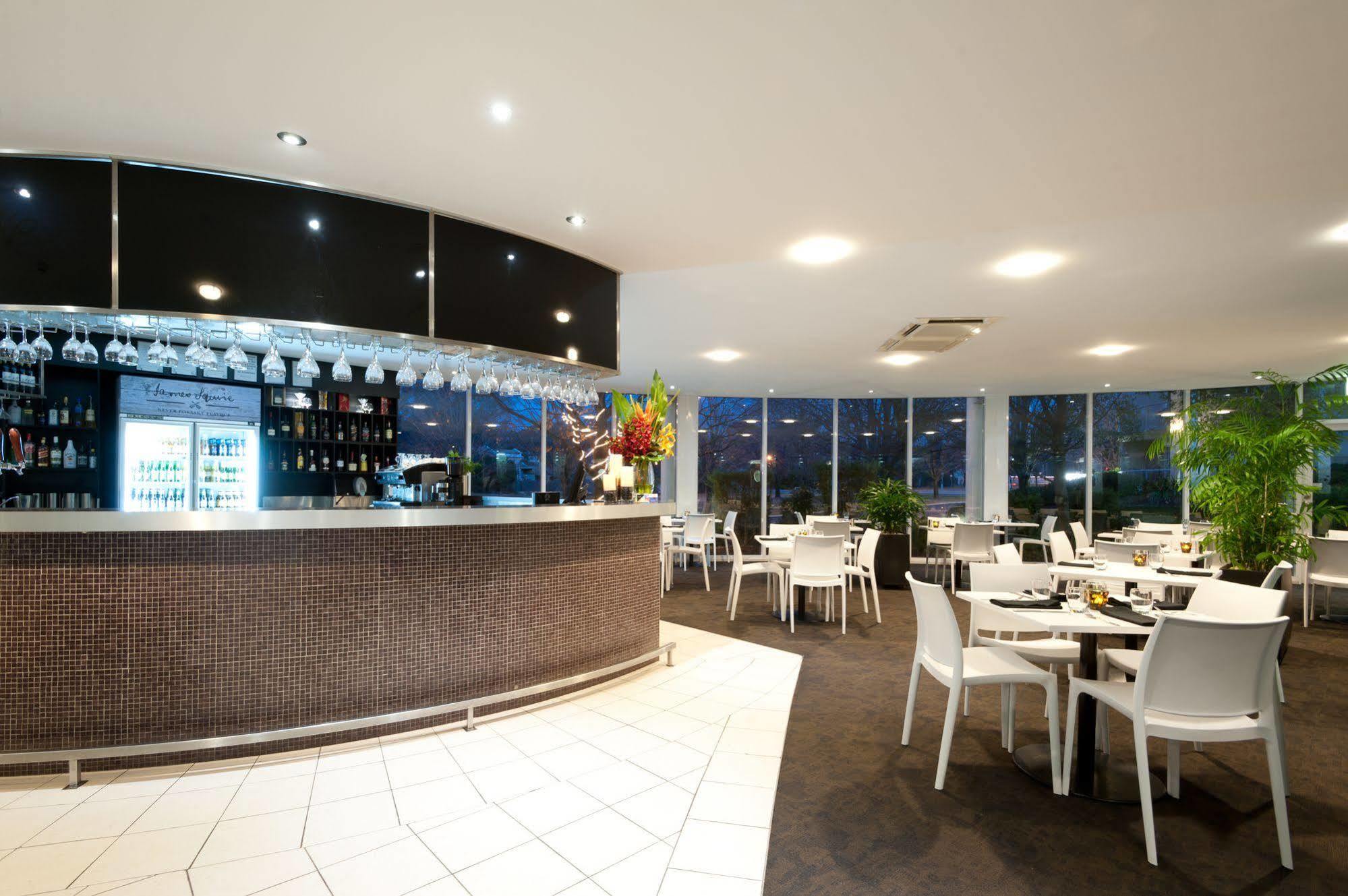 Ramada Encore By Wyndham Belconnen Canberra Exterior foto